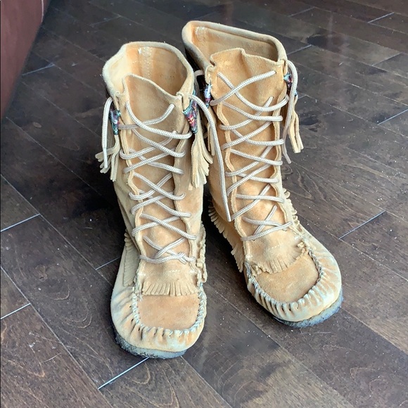 Shoes - Fringe Moccasins